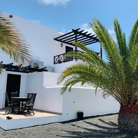 Lovely Casa Felicidad, Swimming Pool, Wifi X Private Garden Holiday home Playa Blanca (Lanzarote)