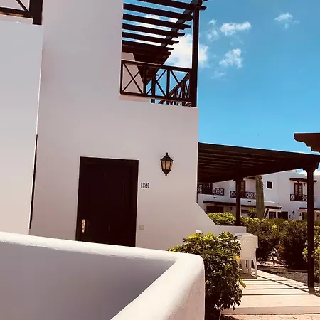 Lovely Casa Felicidad, Swimming Pool, Wifi X Private Garden Holiday home Playa Blanca (Lanzarote)