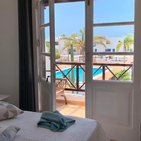 Lovely Casa Felicidad, Swimming Pool, Wifi X Private Garden Holiday home *