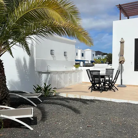 Lovely Casa Felicidad, Swimming Pool, Wifi X Private Garden Holiday home Playa Blanca (Lanzarote)