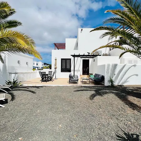 Lovely Casa Felicidad, Swimming Pool, Wifi X Private Garden Holiday home