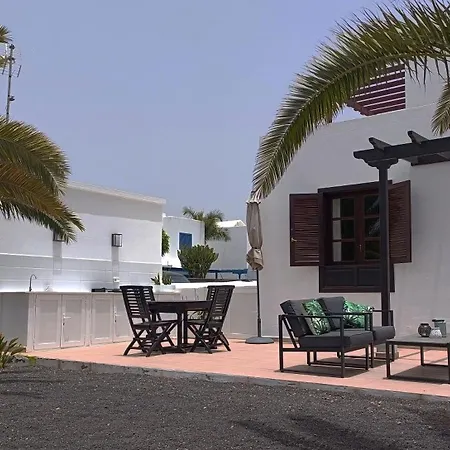 Holiday home Lovely Casa Felicidad, Swimming Pool, Wifi X Private Garden Playa Blanca (Lanzarote)