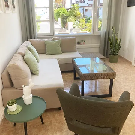 Lovely Casa Felicidad, Swimming Pool, Wifi X Private Garden Holiday home *