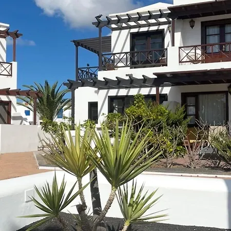 Lovely Casa Felicidad, Swimming Pool, Wifi X Private Garden Сasa de vacaciones *