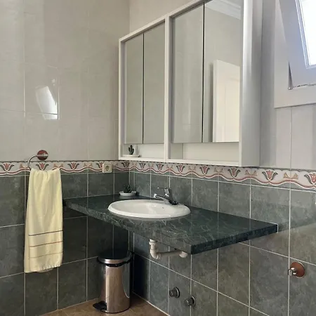 Lovely Casa Felicidad, Swimming Pool, Wifi X Private Garden Сasa de vacaciones